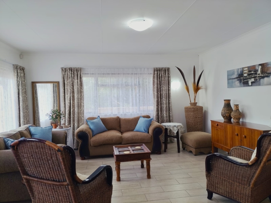 5 Bedroom Property for Sale in Fraaiuitsig Western Cape